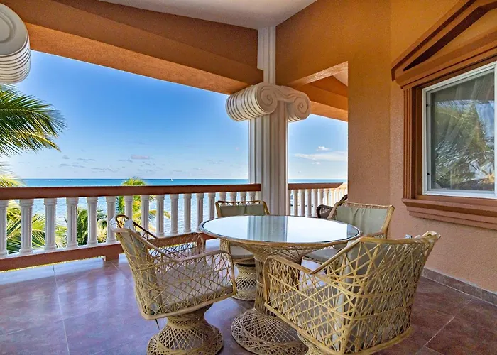 Lighthouse Hotel 3*